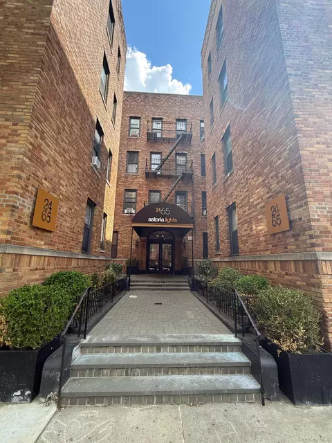 24-65 38th St #9C, New York, NY 11103