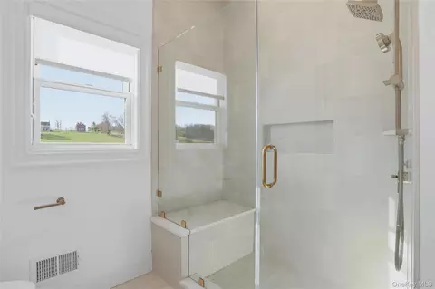Bath - 400 Bruyn Tpke, Shawangunk, NY 12589 photo 2 of 10