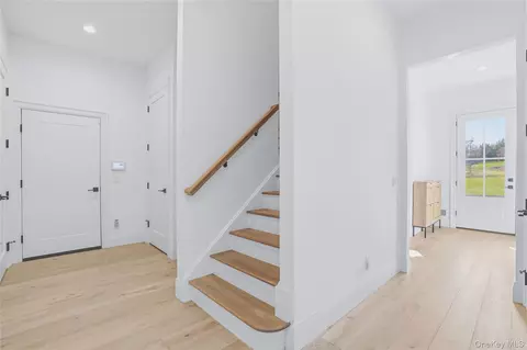 Entry Way - 400 Bruyn Tpke, Shawangunk, NY 12589 photo 6 of 6