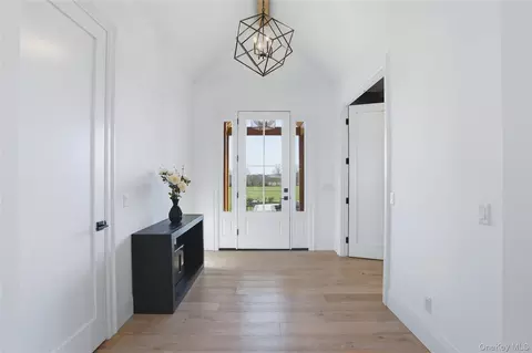 Entry Way - 400 Bruyn Tpke, Shawangunk, NY 12589 photo 1 of 6