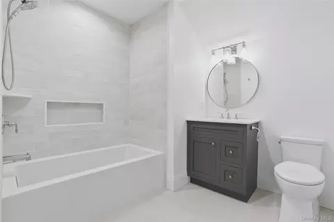 Bath - 400 Bruyn Tpke, Shawangunk, NY 12589 photo 4 of 10