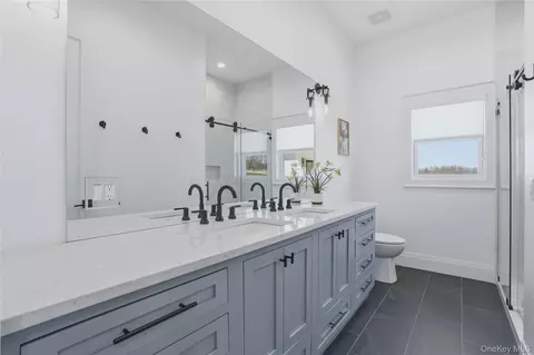 Bath - 400 Bruyn Tpke, Shawangunk, NY 12589 photo 7 of 10
