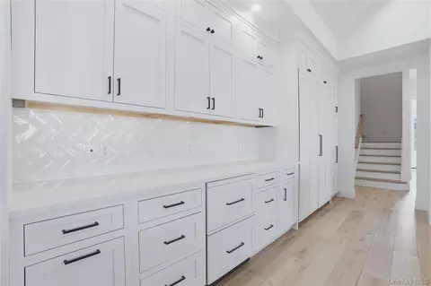 Entry Way - 400 Bruyn Tpke, Shawangunk, NY 12589 photo 3 of 6