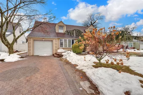 897 Spring Ave, Uniondale, NY 11553