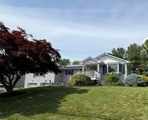 14 Esther Ave, Clarkstown, NY 10920
