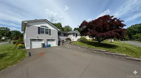 14 Esther Ave, Clarkstown, NY 10920