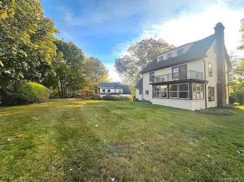 17 Old Orchard Rd, New Rochelle, NY 10804