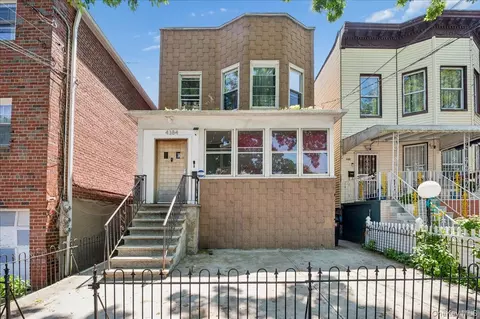 4384 Carpenter Ave, New York, NY 10466