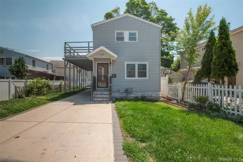 459 Roquette Ave, North Hempstead, NY 11001