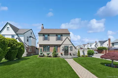 2402 169th St, Whitestone, NY 11357