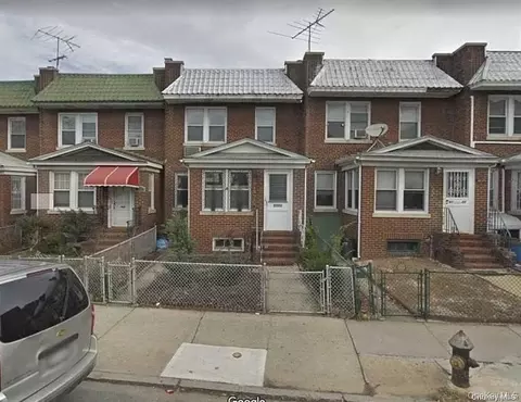 6123 Saunders St, New York, NY 11374