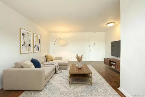 63-45 Saunders St #6H, New York, NY 11374