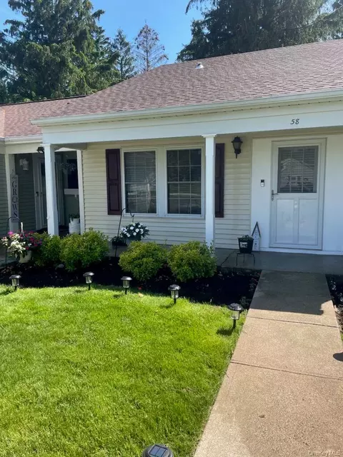 58 Hearthside Dr, Mount Sinai, NY 11766