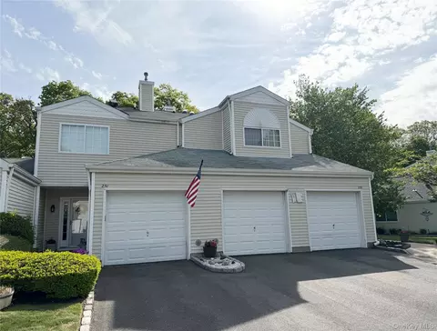 252 Barn Swallow Ct, Manorville, NY 11949