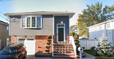 56 New St, Lynbrook, NY 11563