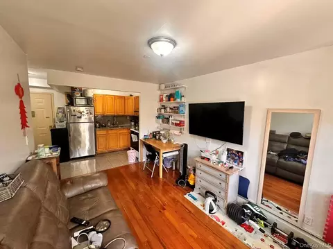 35-06 Leavitt St #4F, Flushing, NY 11354