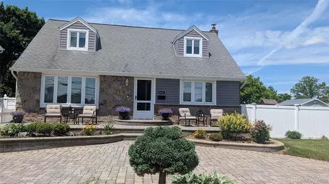 3881 Miller Pl, Levittown, NY 11756
