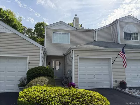 251 Barn Swallow Ct, Manorville, NY 11949