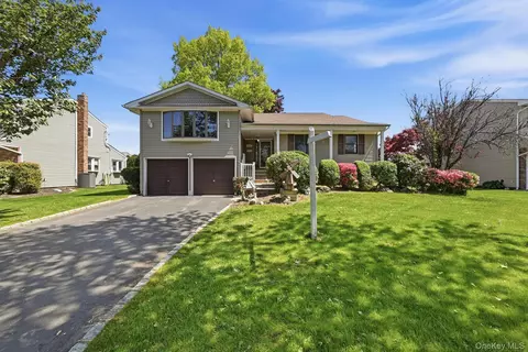 30 Columbine Ln, Kings Park, NY 11754