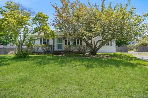 115 Chapel Ave, Brookhaven, NY 11772