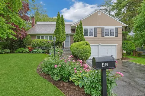 305 Stratton Rd, New Rochelle, NY 10804