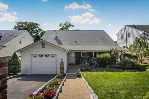 25 Jody Ln, Yonkers, NY 10701