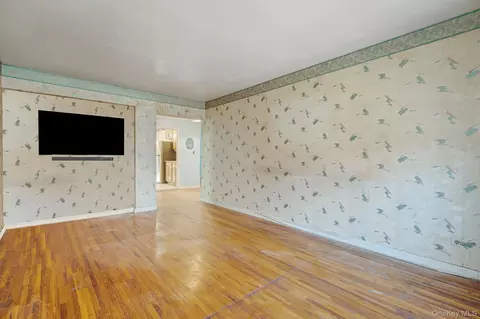 Living - 2552 E 7 St #1H, Brooklyn, NY 11235 photo 1 of 1