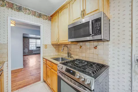 Kitchen - 2552 E 7 St #1H, Brooklyn, NY 11235 photo 2 of 3