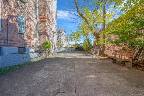 Exterior - 2552 E 7 St #1H, Brooklyn, NY 11235 photo 1 of 1