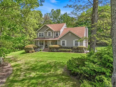 43 Ramblewood Dr, Newburgh, NY 12550