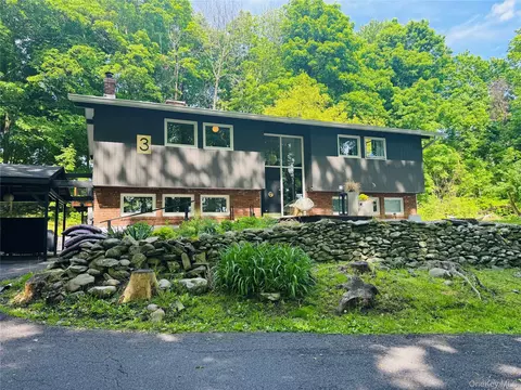 3 Balsam Ln, Newburgh, NY 12550