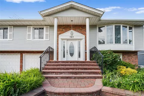 787 Vivian Ct, Baldwin, NY 11510