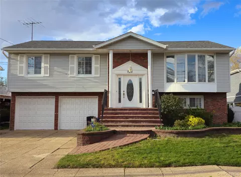 787 Vivian Ct, Baldwin, NY 11510