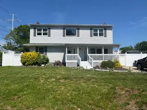 25 Marc St, Lake Ronkonkoma, NY 11779