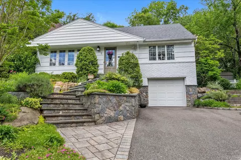 5 Gaines Pl, Huntington, NY 11743