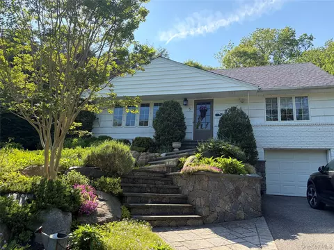 5 Gaines Pl, Huntington, NY 11743