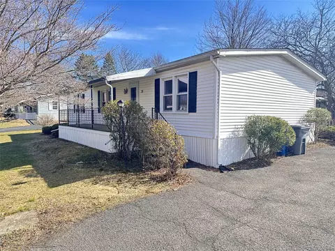 21 Mele Ln, New Paltz, NY 12561