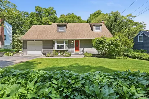 41 Semon Rd, Huntington, NY 11743