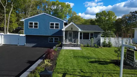 354 Easton St, Ronkonkoma, NY 11779