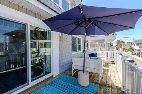 34 Michigan St, Long Beach, NY 11561