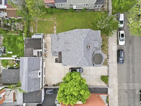 View/Area - 844-48 E 215th St, New York, NY 10467 photo 1 of 7