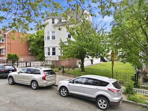Exterior - 844-48 E 215th St, New York, NY 10467 photo 3 of 4