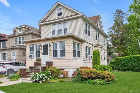 3250 Country Club Rd, New York, NY 10465