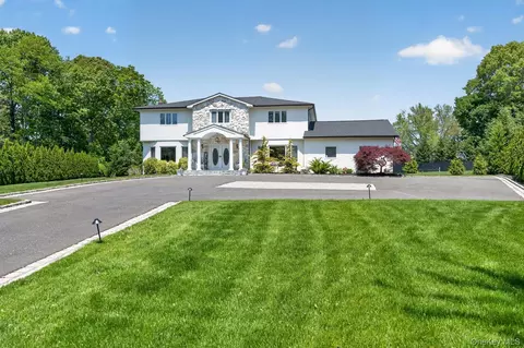 4 Cropley Ct, Melville, NY 11747