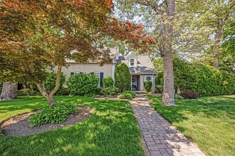 215 Melville Rd, Farmingdale, NY 11735
