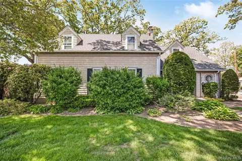 215 Melville Rd, Farmingdale, NY 11735