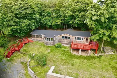 6 Woods Rd, Rhinebeck, NY 12572