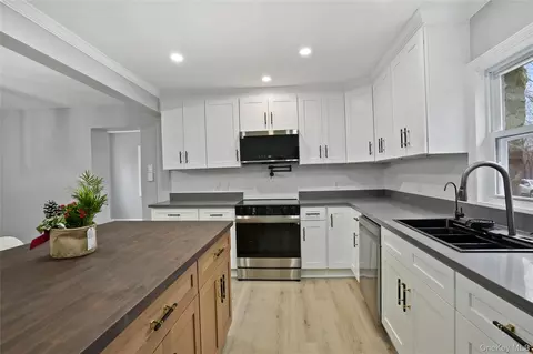 Kitchen - 517 E Mountain Rd N #515-517, Philipstown, NY 10516 photo 2 of 2