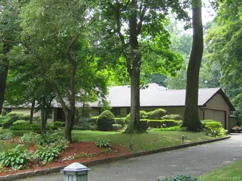 6 Pine Tree Dr, North Hempstead, NY 11024