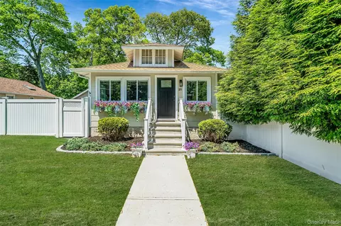 21 Forest St, Lake Ronkonkoma, NY 11779